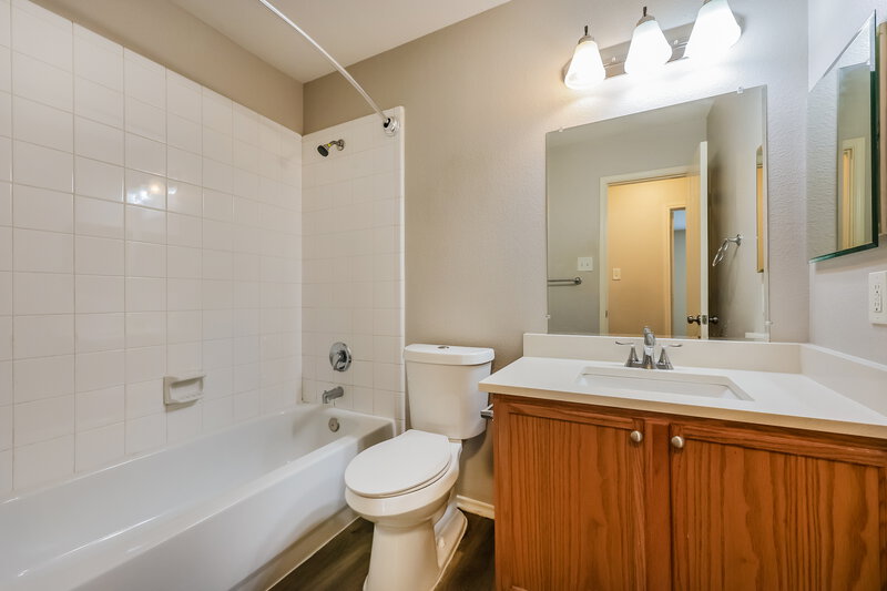 2,150/Mo, 2217 Midbury Drive Lancaster, TX 75134 Bathroom View