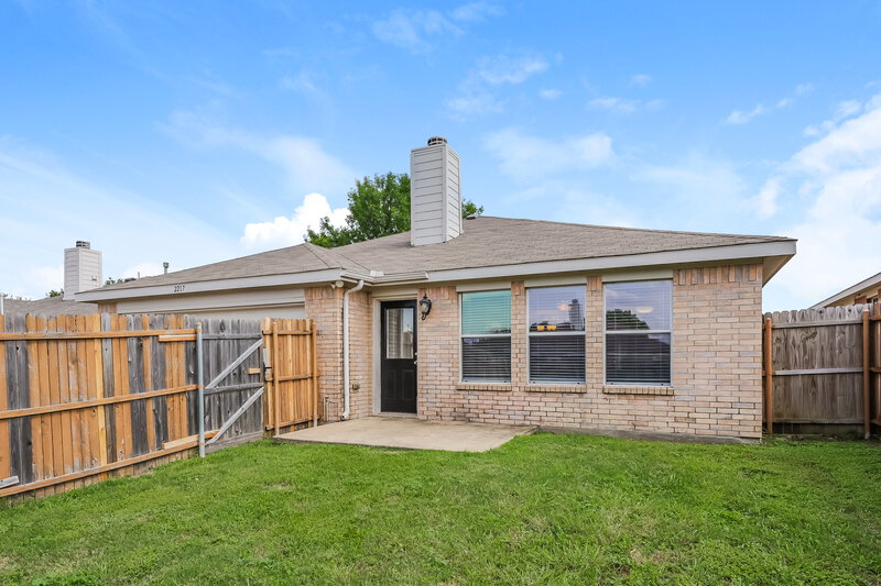 2,150/Mo, 2217 Midbury Drive Lancaster, TX 75134 Rear View