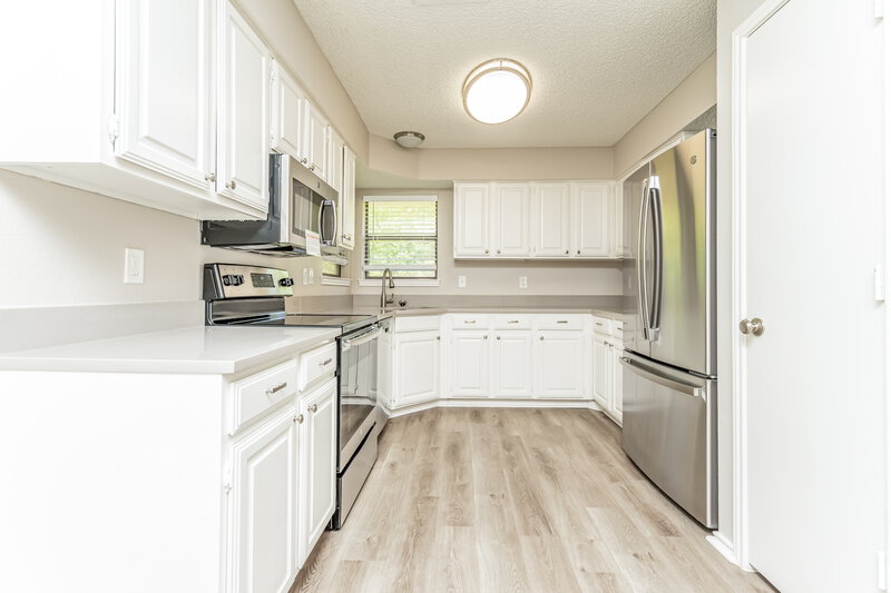 3,140/Mo, 1025 Meadow Creek Dr Lancaster, TX 75146 Kitchen View