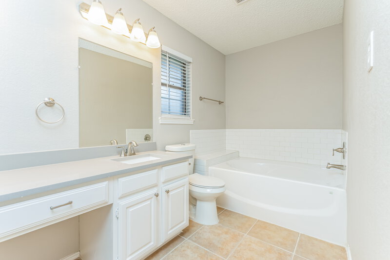 3,140/Mo, 1025 Meadow Creek Dr Lancaster, TX 75146 Master Bathroom View