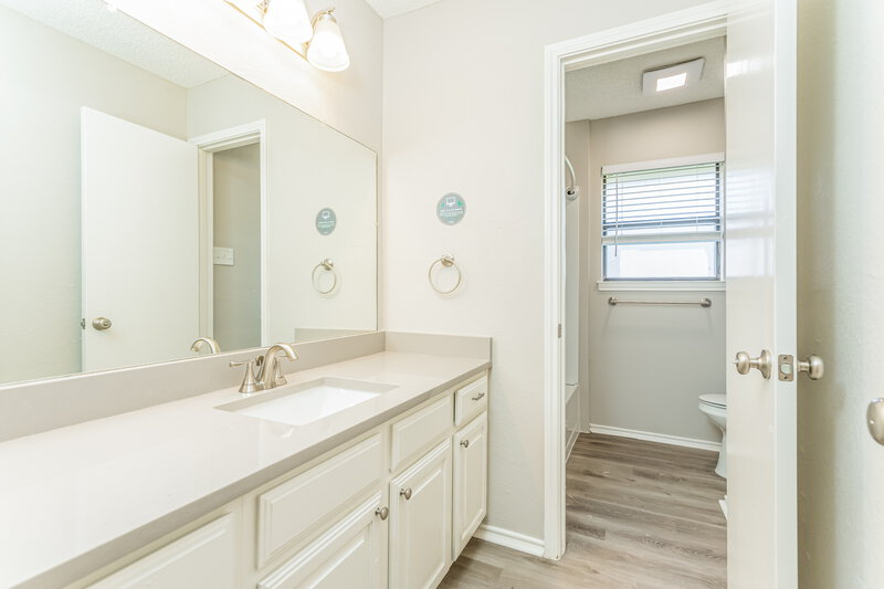 3,140/Mo, 1025 Meadow Creek Dr Lancaster, TX 75146 Bathroom View