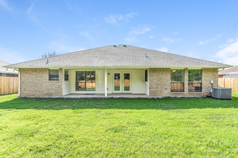 3,140/Mo, 1025 Meadow Creek Dr Lancaster, TX 75146 Rear View