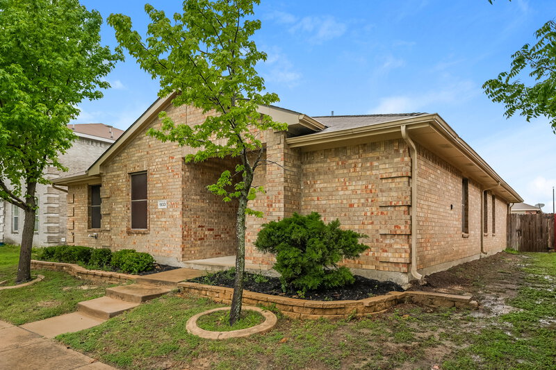 2,080/Mo, 1933 Indian Lilac Lancaster, TX 75146 Front View