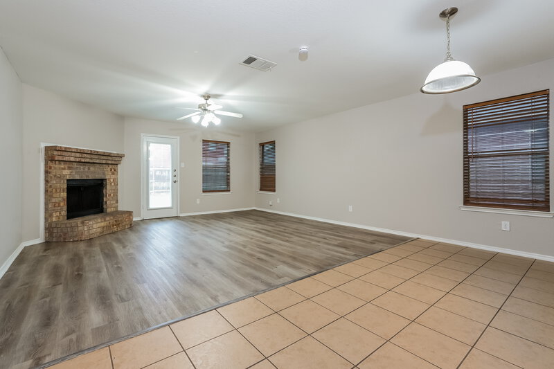 2,080/Mo, 1933 Indian Lilac Lancaster, TX 75146 Living Room View