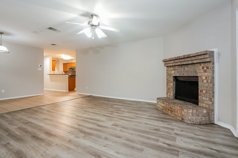2,080/Mo, 1933 Indian Lilac Lancaster, TX 75146 Living Room View 2