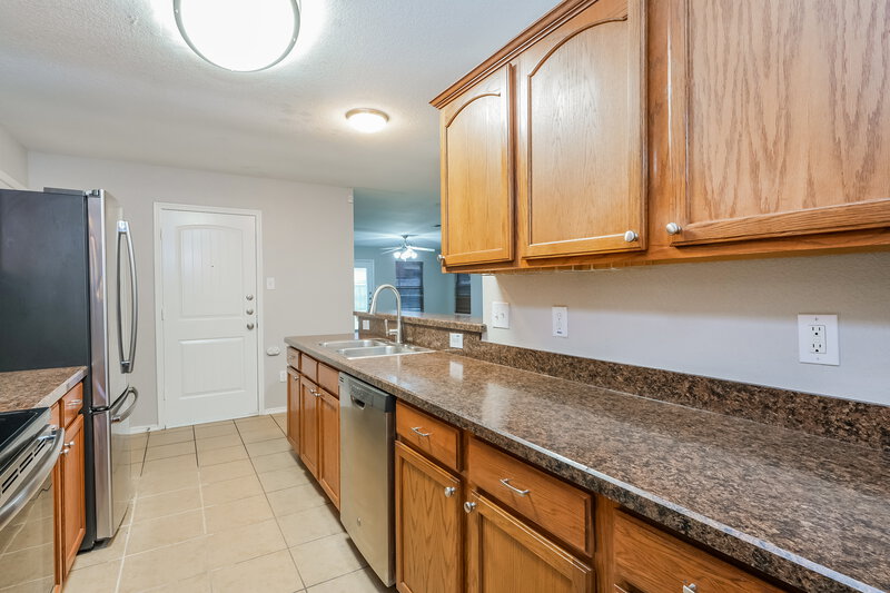 2,080/Mo, 1933 Indian Lilac Lancaster, TX 75146 Kitchen View