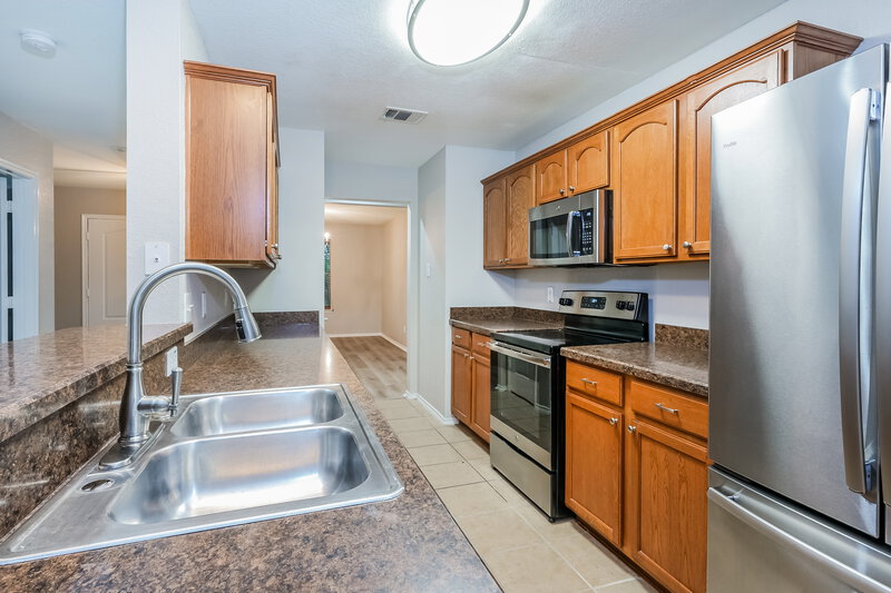 2,080/Mo, 1933 Indian Lilac Lancaster, TX 75146 Kitchen View 2