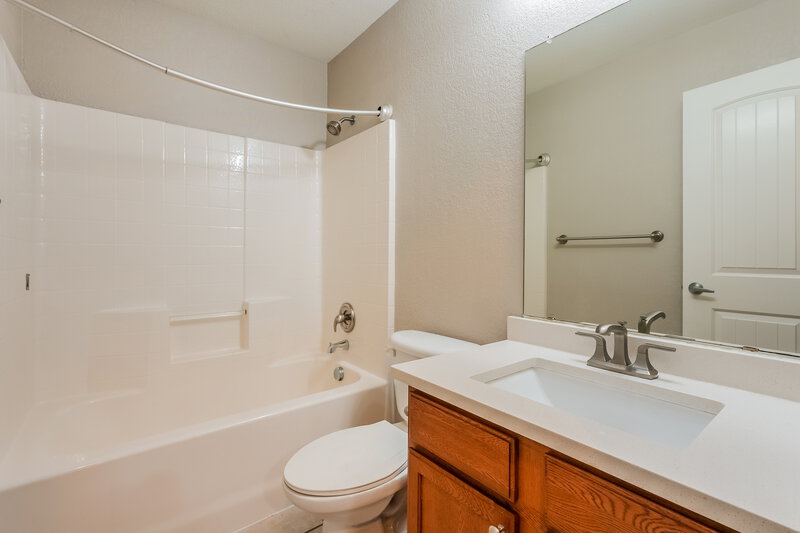 2,080/Mo, 1933 Indian Lilac Lancaster, TX 75146 Bathroom View