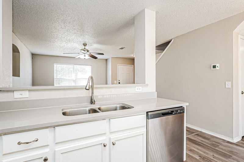 2,800/Mo, 1906 Purdue Drive Glenn Heights, TX 75154 Kitchen View 2