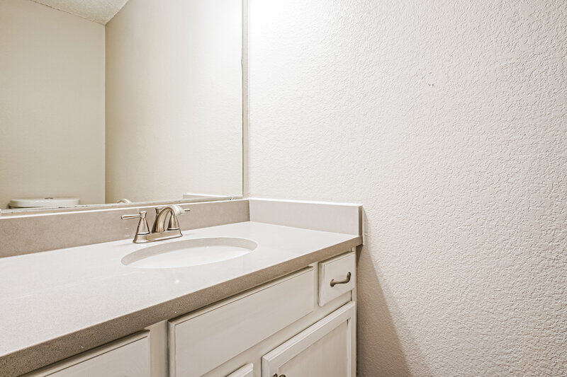 2,800/Mo, 1906 Purdue Drive Glenn Heights, TX 75154 Bathroom View 2
