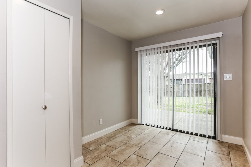 2,020/Mo, 644 Nora Lane Desoto, TX 75115 Dining Room View
