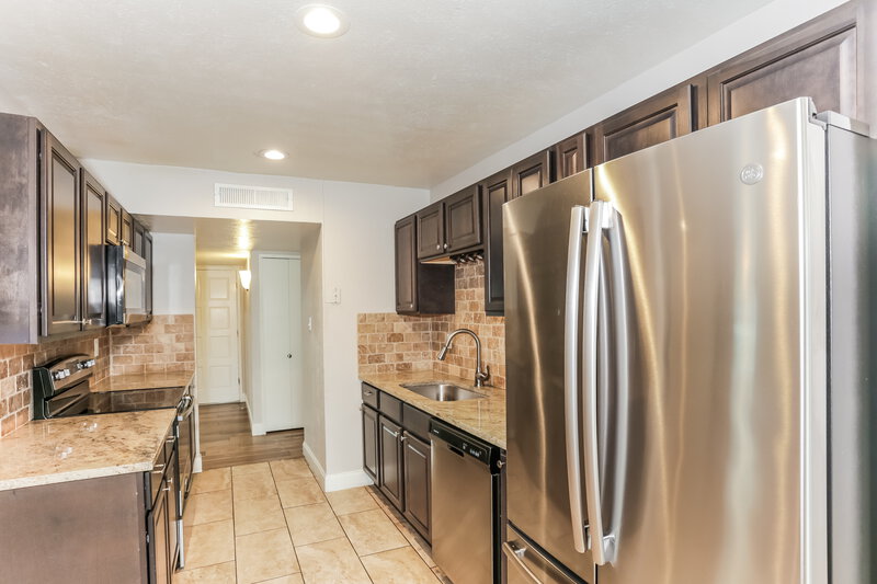 2,020/Mo, 644 Nora Lane Desoto, TX 75115 Kitchen View