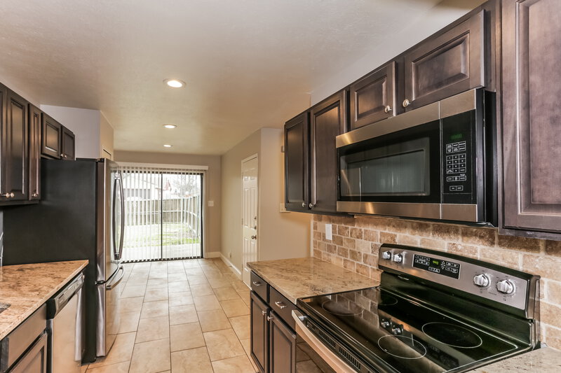 2,020/Mo, 644 Nora Lane Desoto, TX 75115 Kitchen View 2