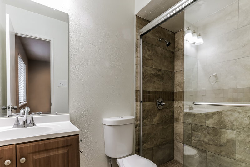 2,020/Mo, 644 Nora Lane Desoto, TX 75115 Main Bathroom View