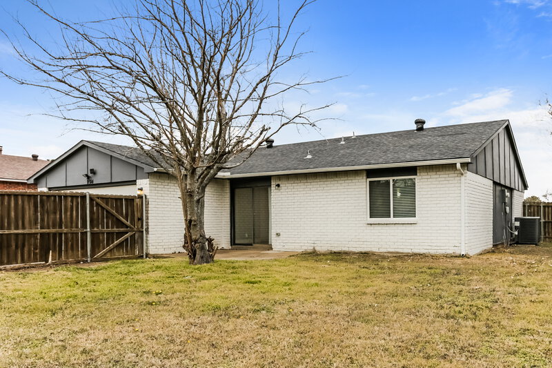2,020/Mo, 644 Nora Lane Desoto, TX 75115 Rear View