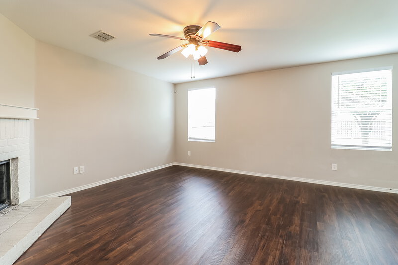 2,125/Mo, 1825 Shasta View Dr Justin, TX 76247 Living Room View 3