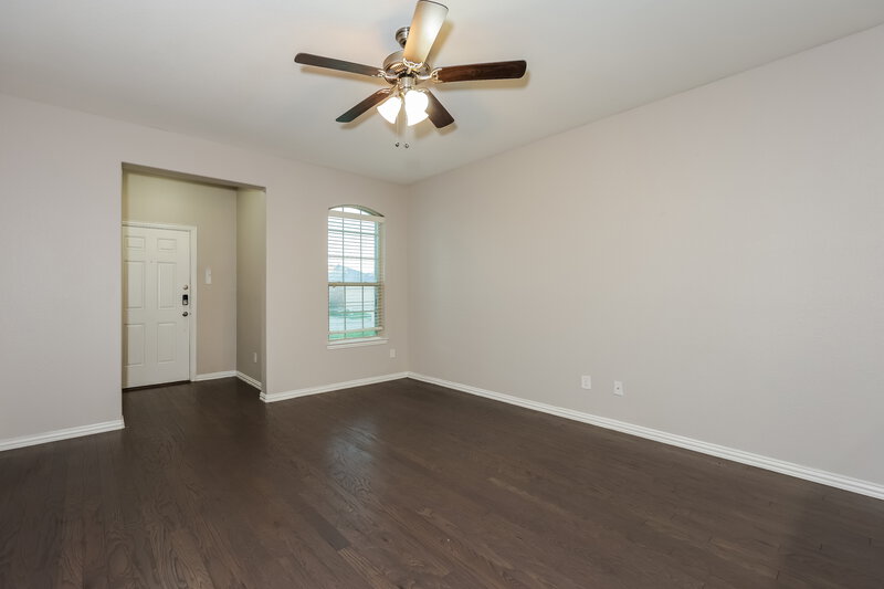 1,920/Mo, 2016 Belshire Ct Fort Worth, TX 76140 Living Room View 2