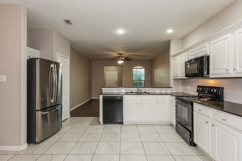1,920/Mo, 2016 Belshire Ct Fort Worth, TX 76140 Kitchen View 2