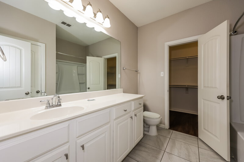 1,920/Mo, 2016 Belshire Ct Fort Worth, TX 76140 Main Bedroom View 3