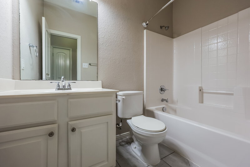 1,920/Mo, 2016 Belshire Ct Fort Worth, TX 76140 Bathroom View