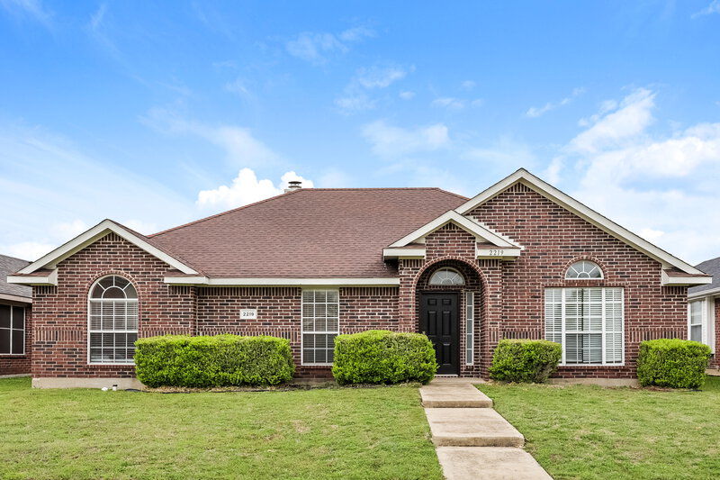 2,380/Mo, 2219 W Thoroughbred Dr Lancaster, TX 75146 External View