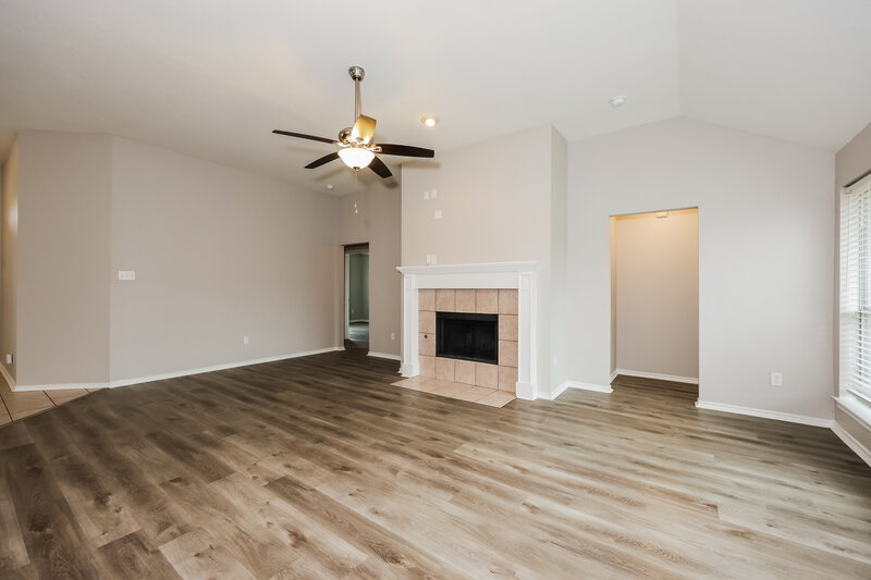 2,380/Mo, 2219 W Thoroughbred Dr Lancaster, TX 75146 Living Room View 3