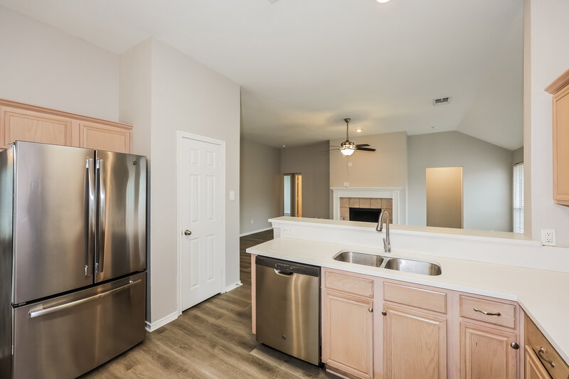 2,380/Mo, 2219 W Thoroughbred Dr Lancaster, TX 75146 Kitchen View 3