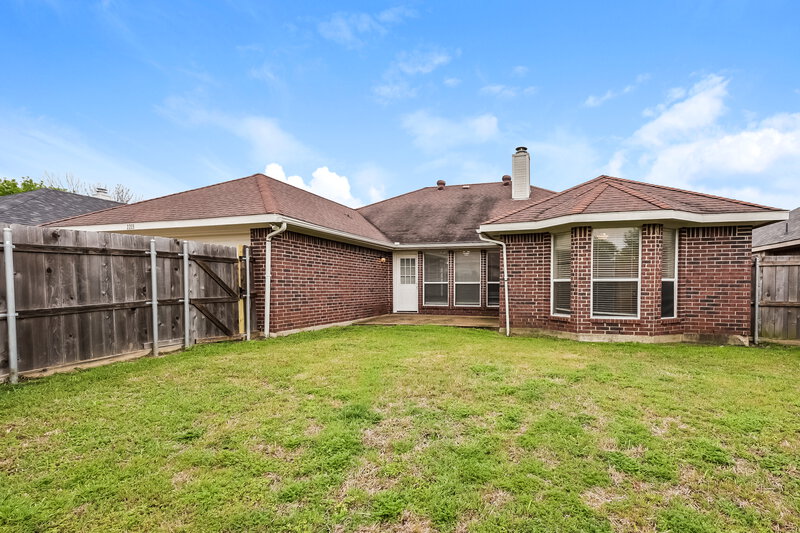 2,380/Mo, 2219 W Thoroughbred Dr Lancaster, TX 75146 Rear View