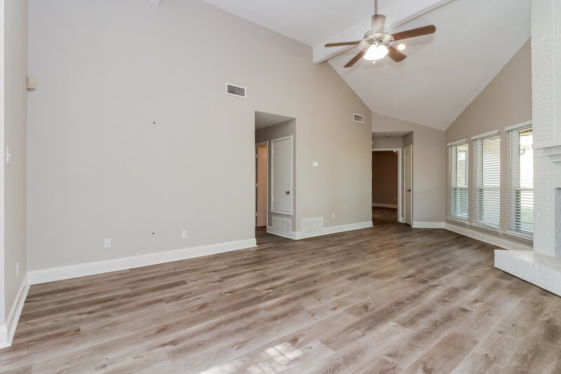2,200/Mo, 6324 Woodstream Trl Fort Worth, TX 76133 Living Room View