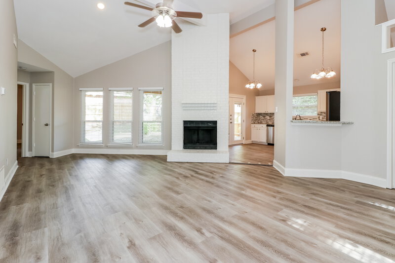 2,200/Mo, 6324 Woodstream Trl Fort Worth, TX 76133 Living Room View 2