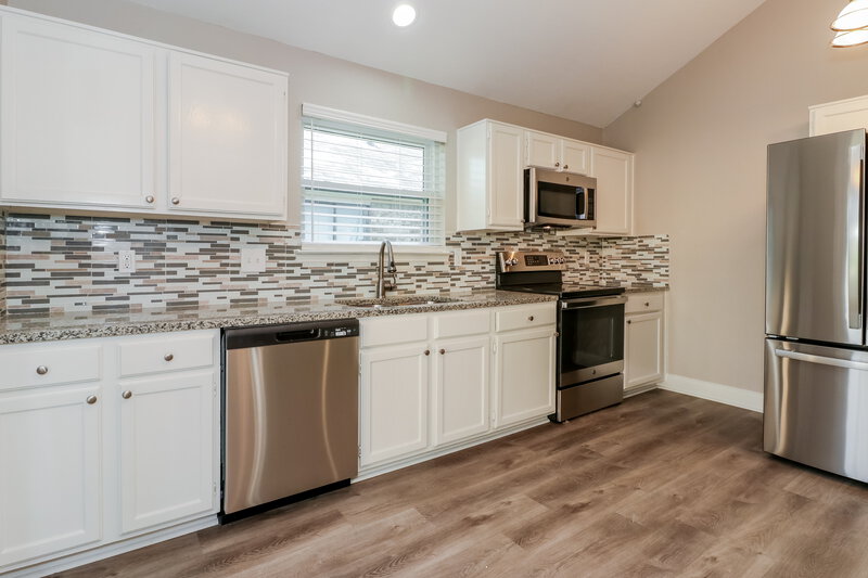 2,200/Mo, 6324 Woodstream Trl Fort Worth, TX 76133 Kitchen View