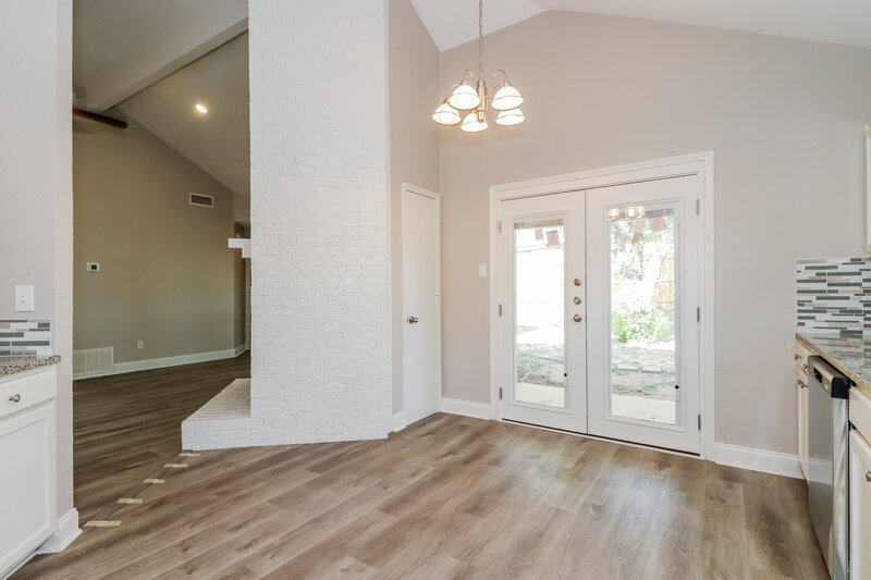 2,200/Mo, 6324 Woodstream Trl Fort Worth, TX 76133 Kitchen View 3