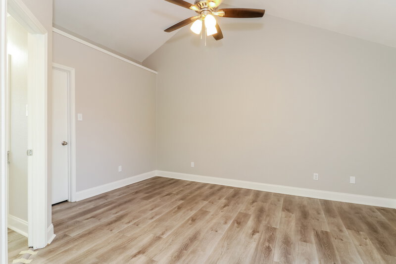 2,200/Mo, 6324 Woodstream Trl Fort Worth, TX 76133 Main Bedroom View
