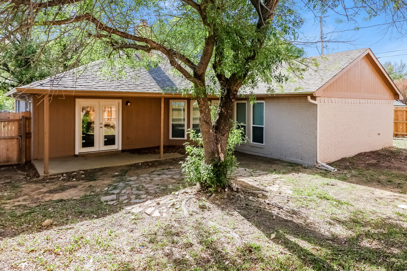 2,200/Mo, 6324 Woodstream Trl Fort Worth, TX 76133 Rear View