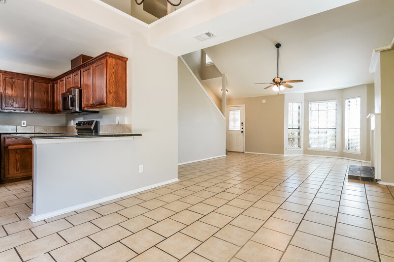 2,350/Mo, 602 Laurel St Cedar Hill, TX 75104 Family Room View 2