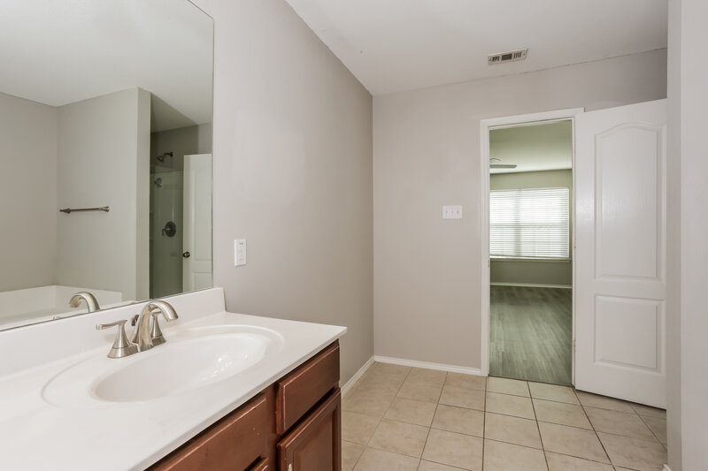 1,945/Mo, 1627 Dream Catcher Way Krum, TX 76249 Main Bathroom View 2