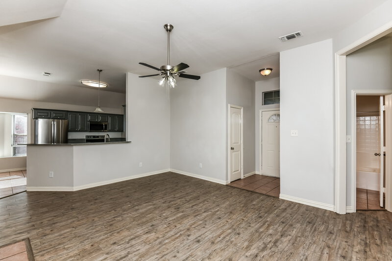 2,530/Mo, 6601 Rockdale Road Fort Worth, TX 76134 Living Room View 2