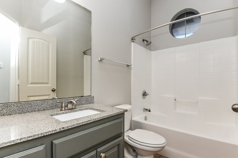2,530/Mo, 6601 Rockdale Road Fort Worth, TX 76134 Bathroom View