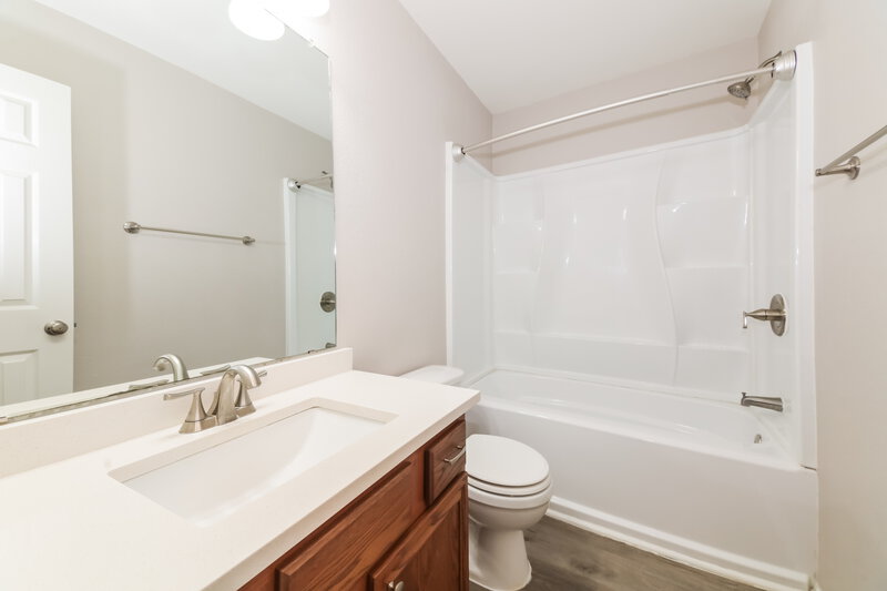 1,875/Mo, 120 Meadow View Ln Anna, TX 75409 Main Bathroom View