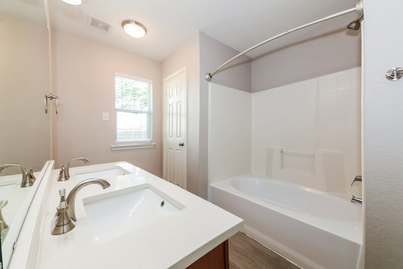 1,875/Mo, 120 Meadow View Ln Anna, TX 75409 Bathroom View