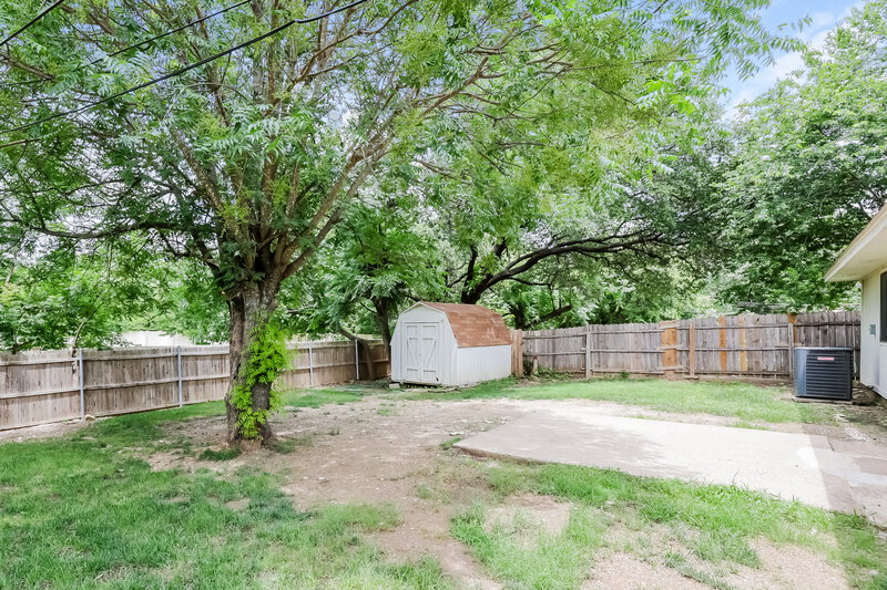 1,895/Mo, 922 Elliott Dr Cedar Hill, TX 75104 Backyard View