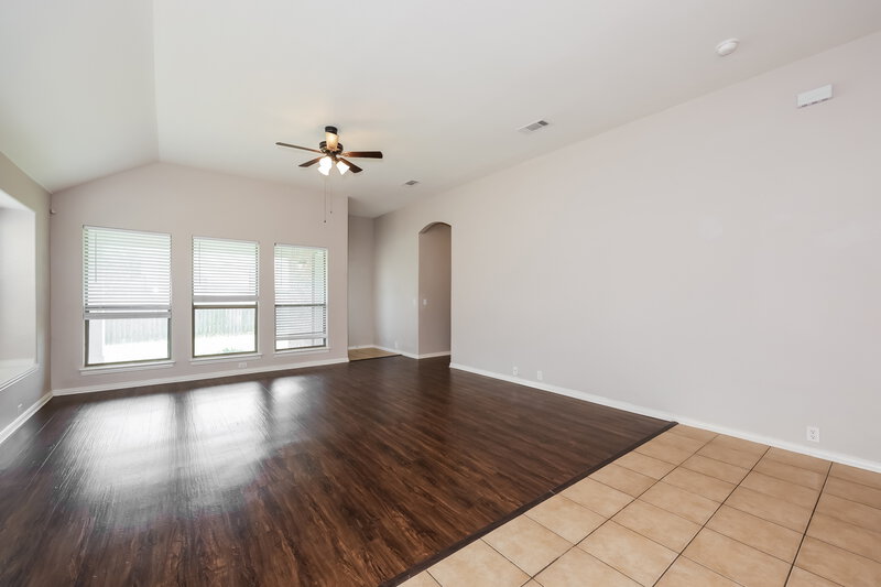 2,280/Mo, 636 Brooks St Crowley, TX 76036 Living Room View