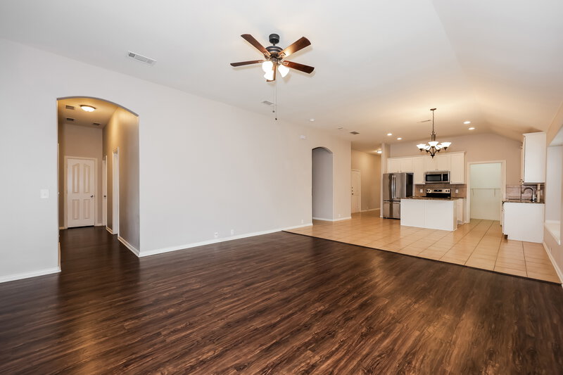 2,280/Mo, 636 Brooks St Crowley, TX 76036 Living Room View 2