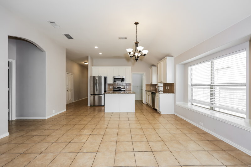 2,280/Mo, 636 Brooks St Crowley, TX 76036 Dining Room View 2