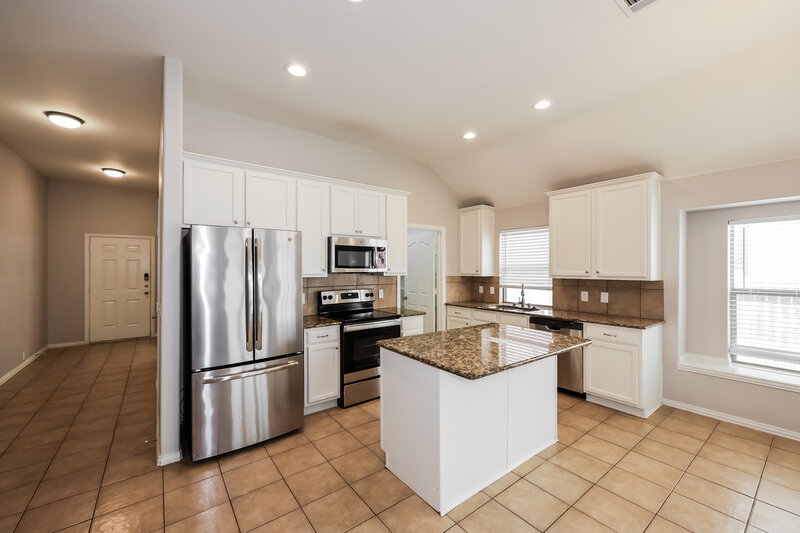 2,280/Mo, 636 Brooks St Crowley, TX 76036 Kitchen View