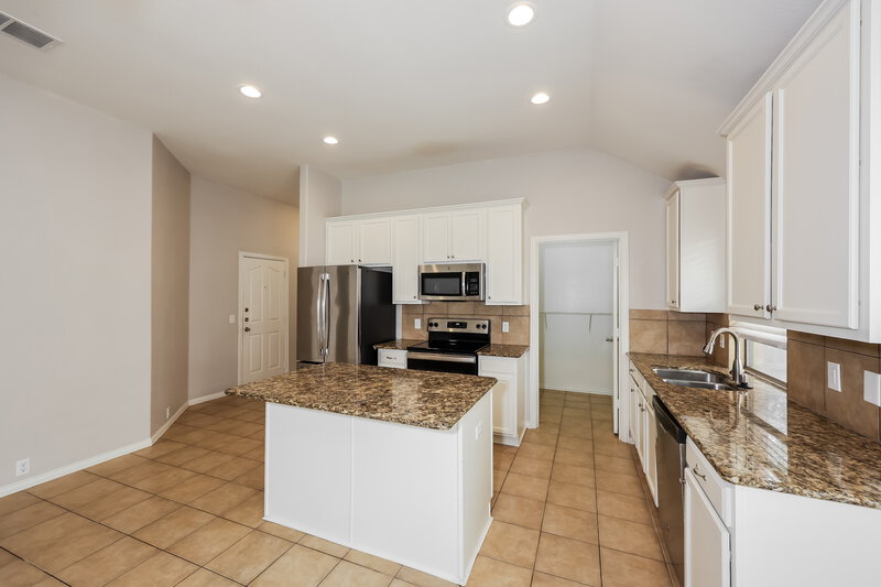 2,280/Mo, 636 Brooks St Crowley, TX 76036 Kitchen View 2