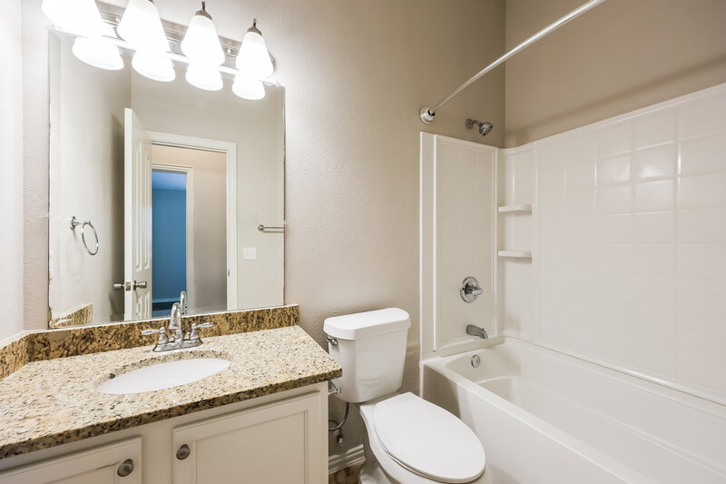 2,280/Mo, 636 Brooks St Crowley, TX 76036 Bathroom View