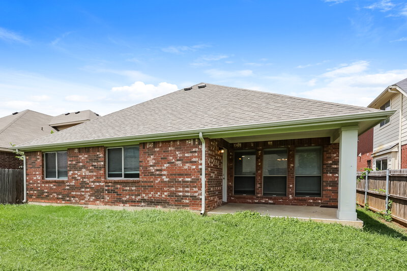 2,280/Mo, 636 Brooks St Crowley, TX 76036 Rear View
