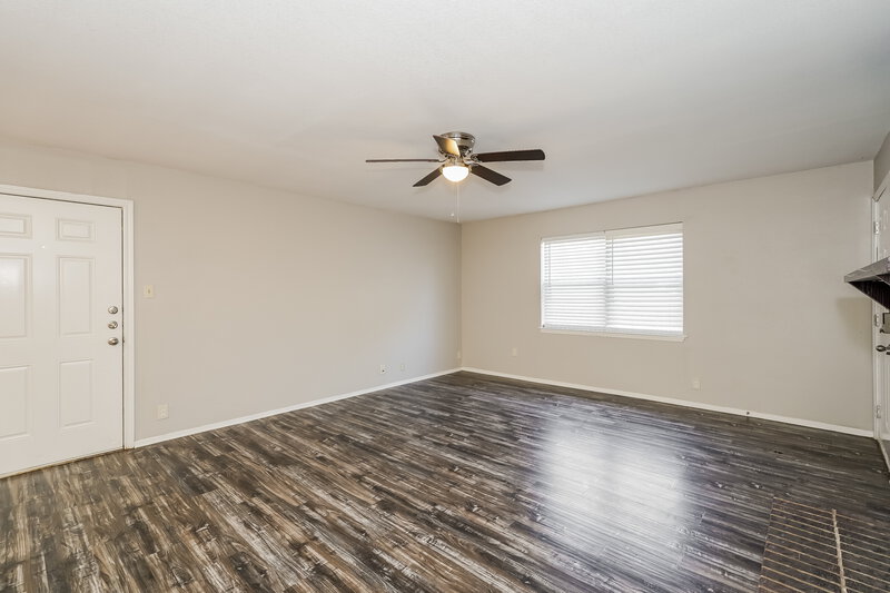 1,650/Mo, 1008 Autumn Oak Dr Denton, TX 76209 Living Room View