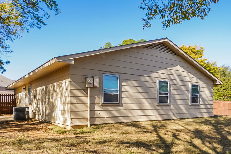 1,650/Mo, 1008 Autumn Oak Dr Denton, TX 76209 Rear View
